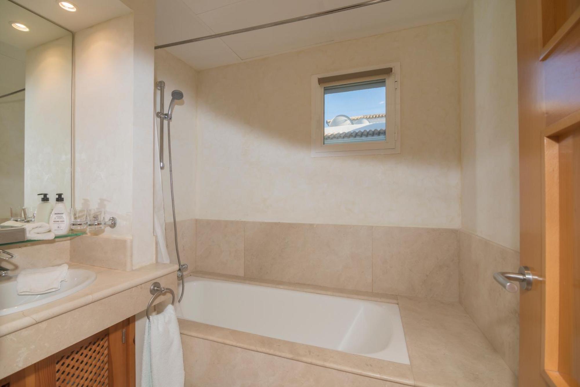 Resort Villas Andalucia 베날룹카싸스비에야스 외부 사진