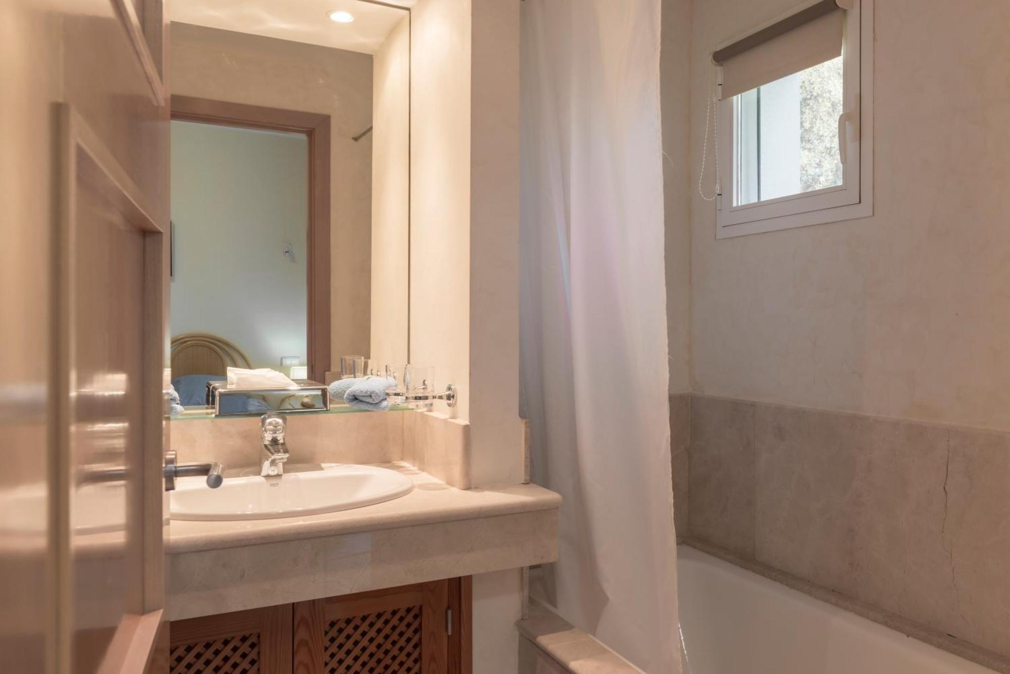 Resort Villas Andalucia 베날룹카싸스비에야스 외부 사진