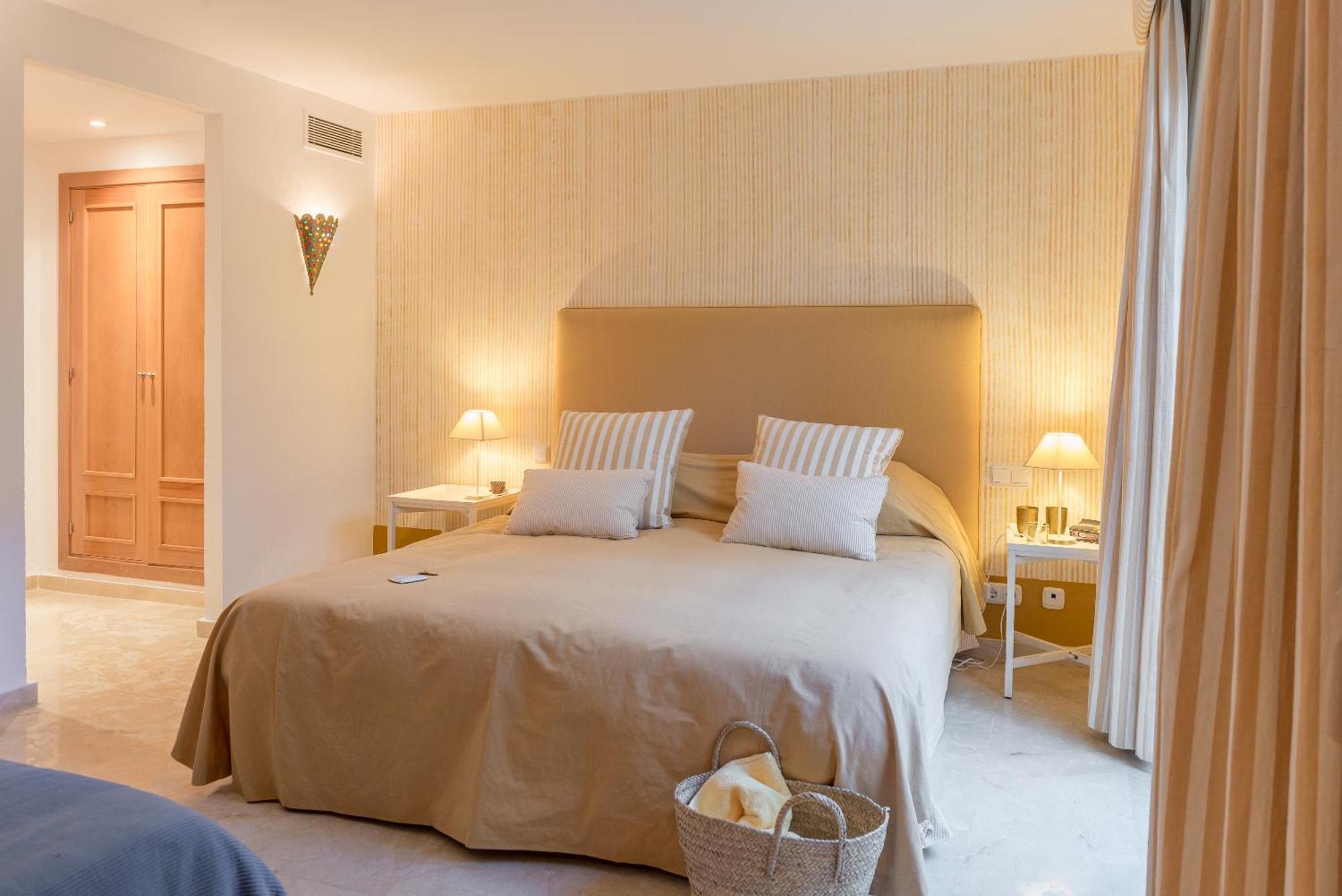 Resort Villas Andalucia 베날룹카싸스비에야스 객실 사진