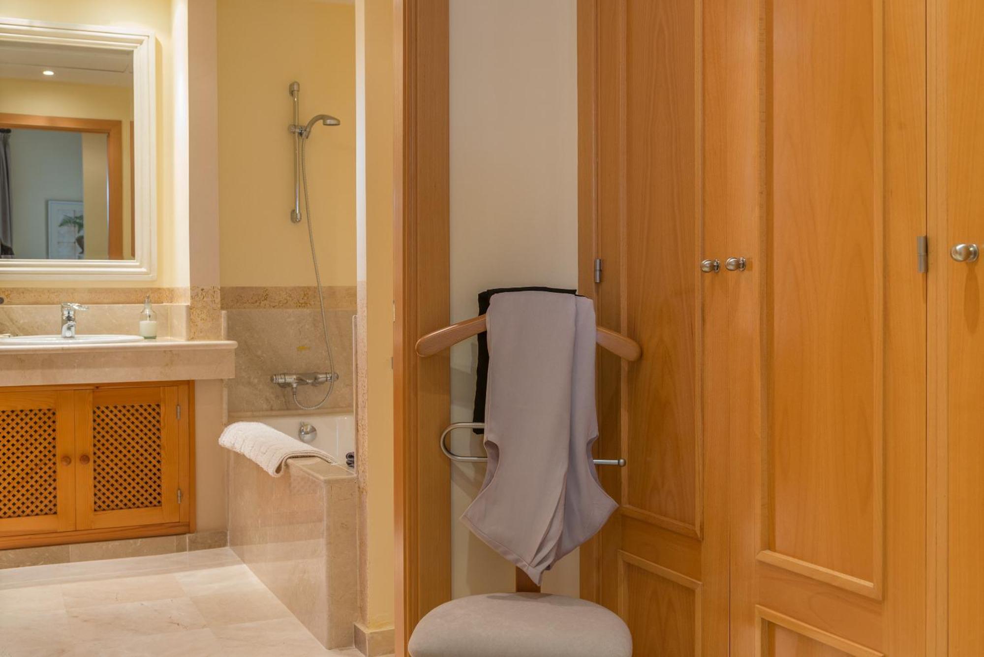Resort Villas Andalucia 베날룹카싸스비에야스 객실 사진
