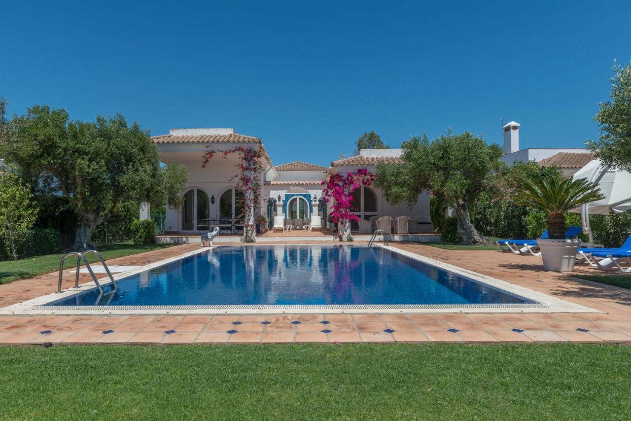 Resort Villas Andalucia 베날룹카싸스비에야스 외부 사진